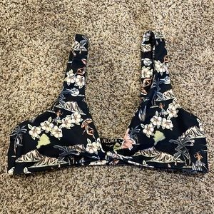 Skatie aloha Hawaii bikini top size small